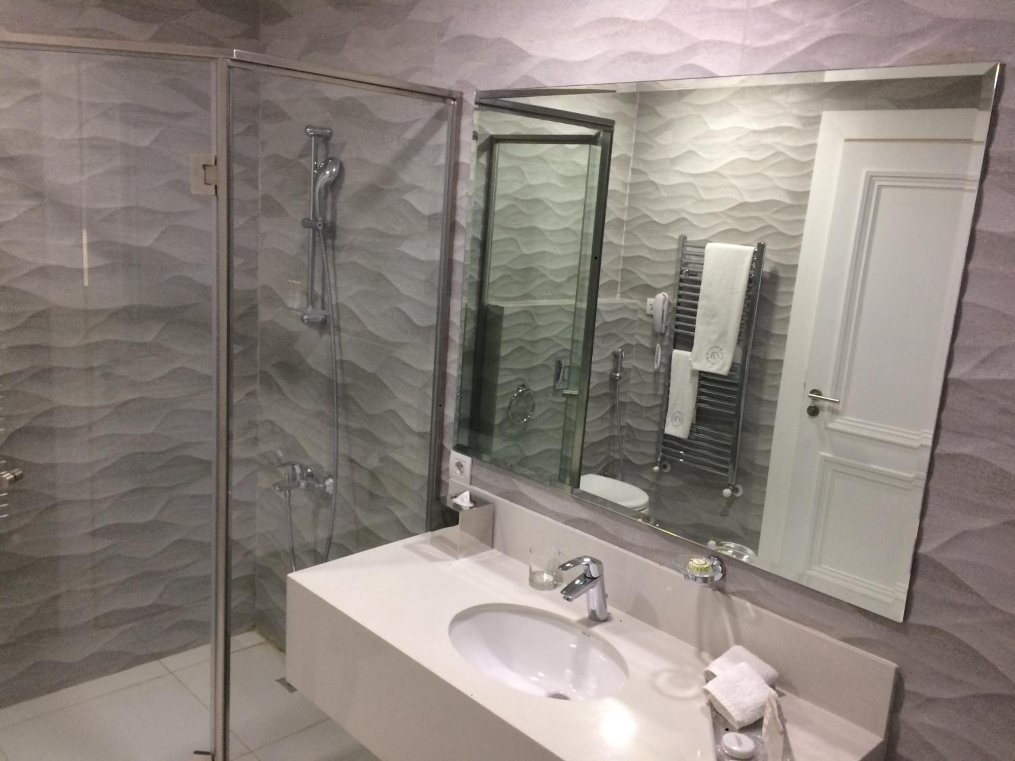 Cherry Blossom Boutique Hotel Bḩamdūn Eksteriør billede