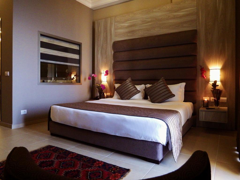 Cherry Blossom Boutique Hotel Bḩamdūn Værelse billede