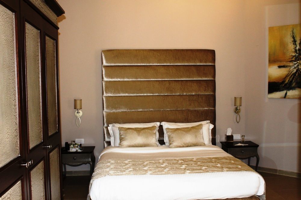 Cherry Blossom Boutique Hotel Bḩamdūn Eksteriør billede
