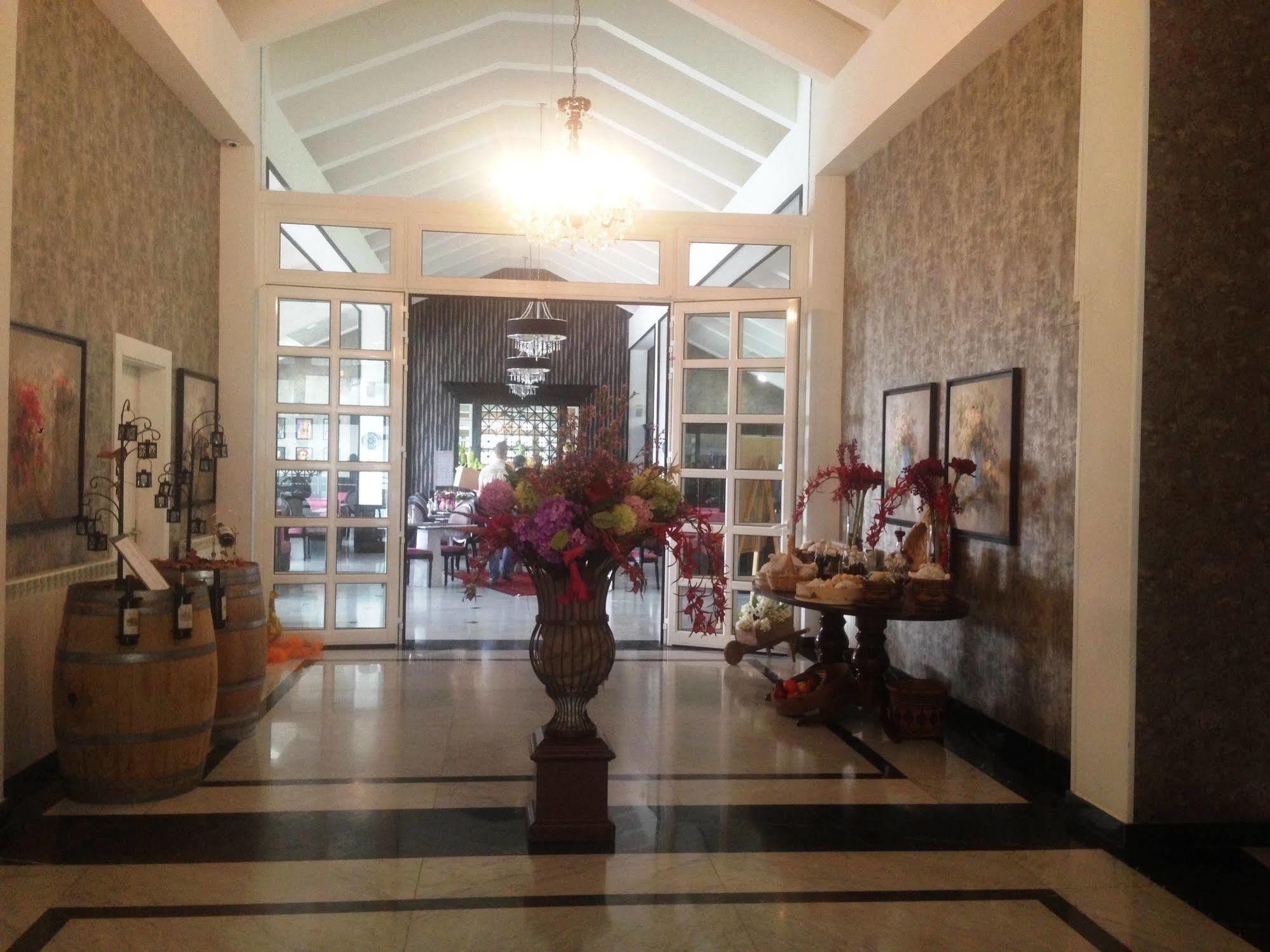 Cherry Blossom Boutique Hotel Bḩamdūn Eksteriør billede