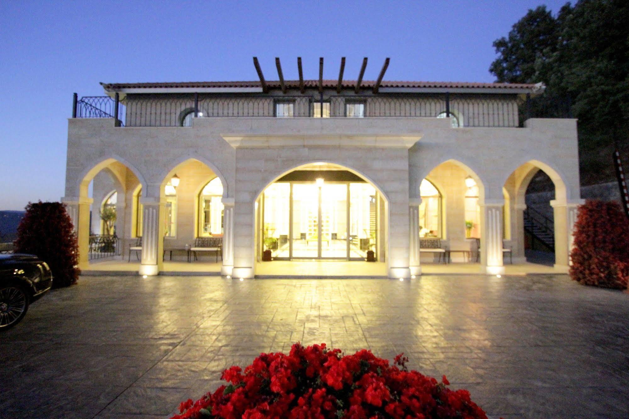Cherry Blossom Boutique Hotel Bḩamdūn Eksteriør billede